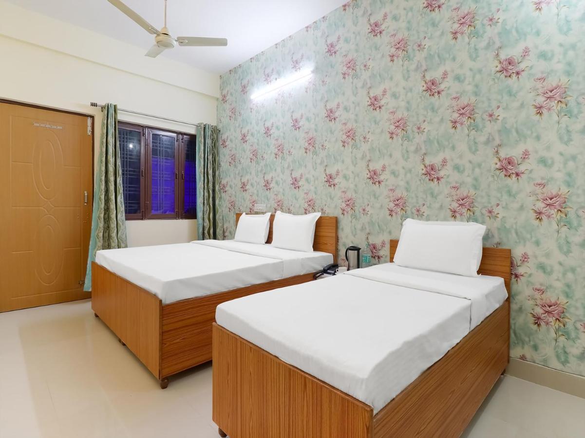 Oyo 84661 Lakshmi Home Stay Jhajra Bagian luar foto