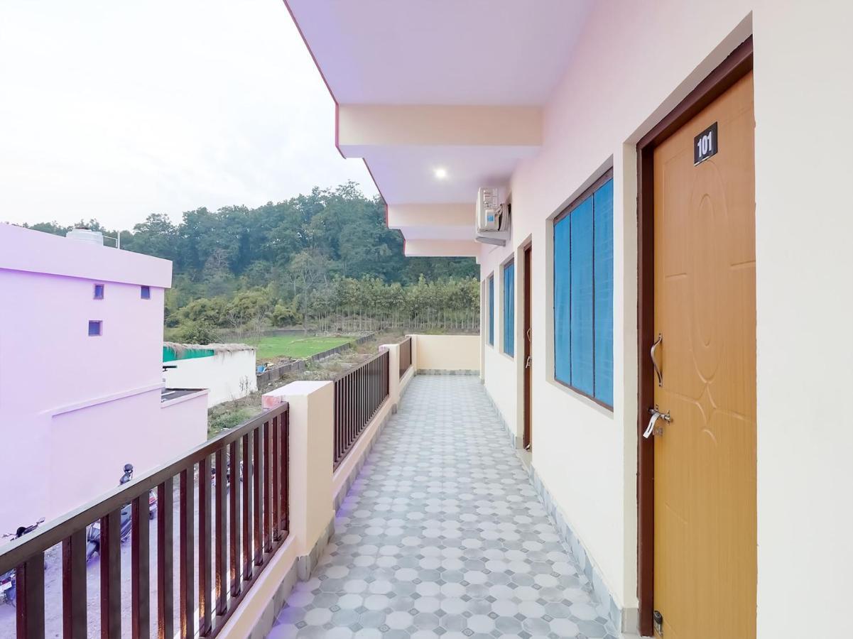 Oyo 84661 Lakshmi Home Stay Jhajra Bagian luar foto