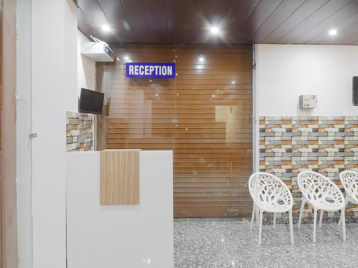 Oyo 84661 Lakshmi Home Stay Jhajra Bagian luar foto