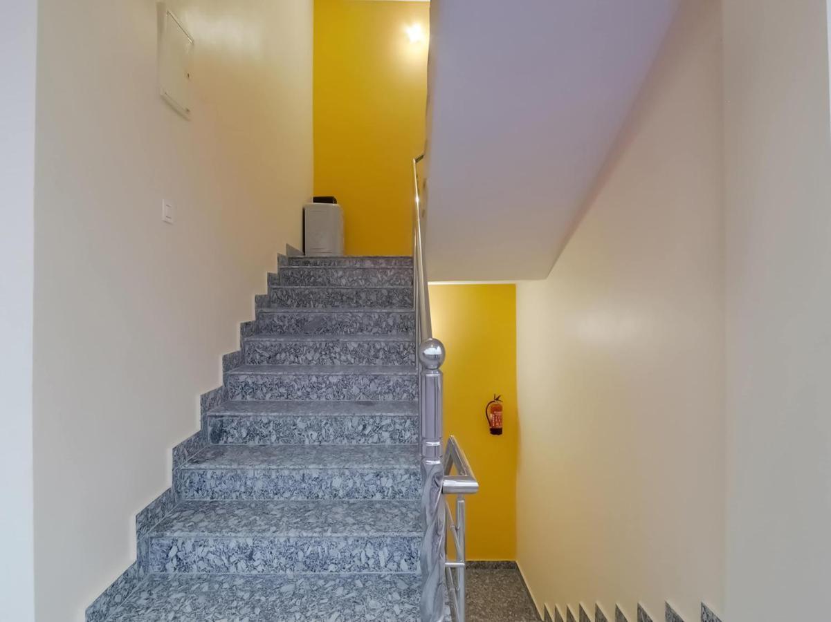 Oyo 84661 Lakshmi Home Stay Jhajra Bagian luar foto