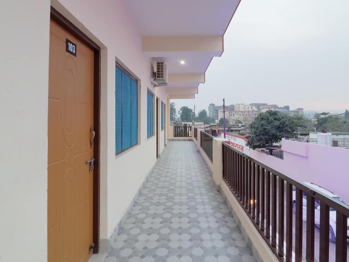 Oyo 84661 Lakshmi Home Stay Jhajra Bagian luar foto