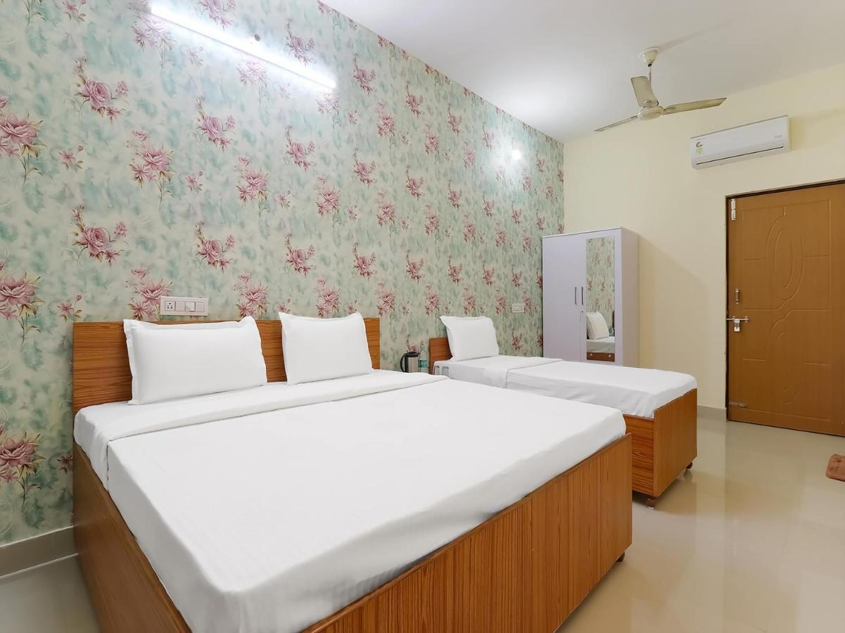 Oyo 84661 Lakshmi Home Stay Jhajra Bagian luar foto