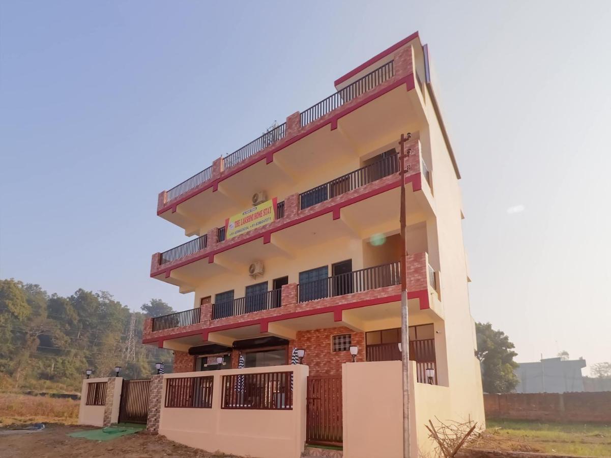 Oyo 84661 Lakshmi Home Stay Jhajra Bagian luar foto