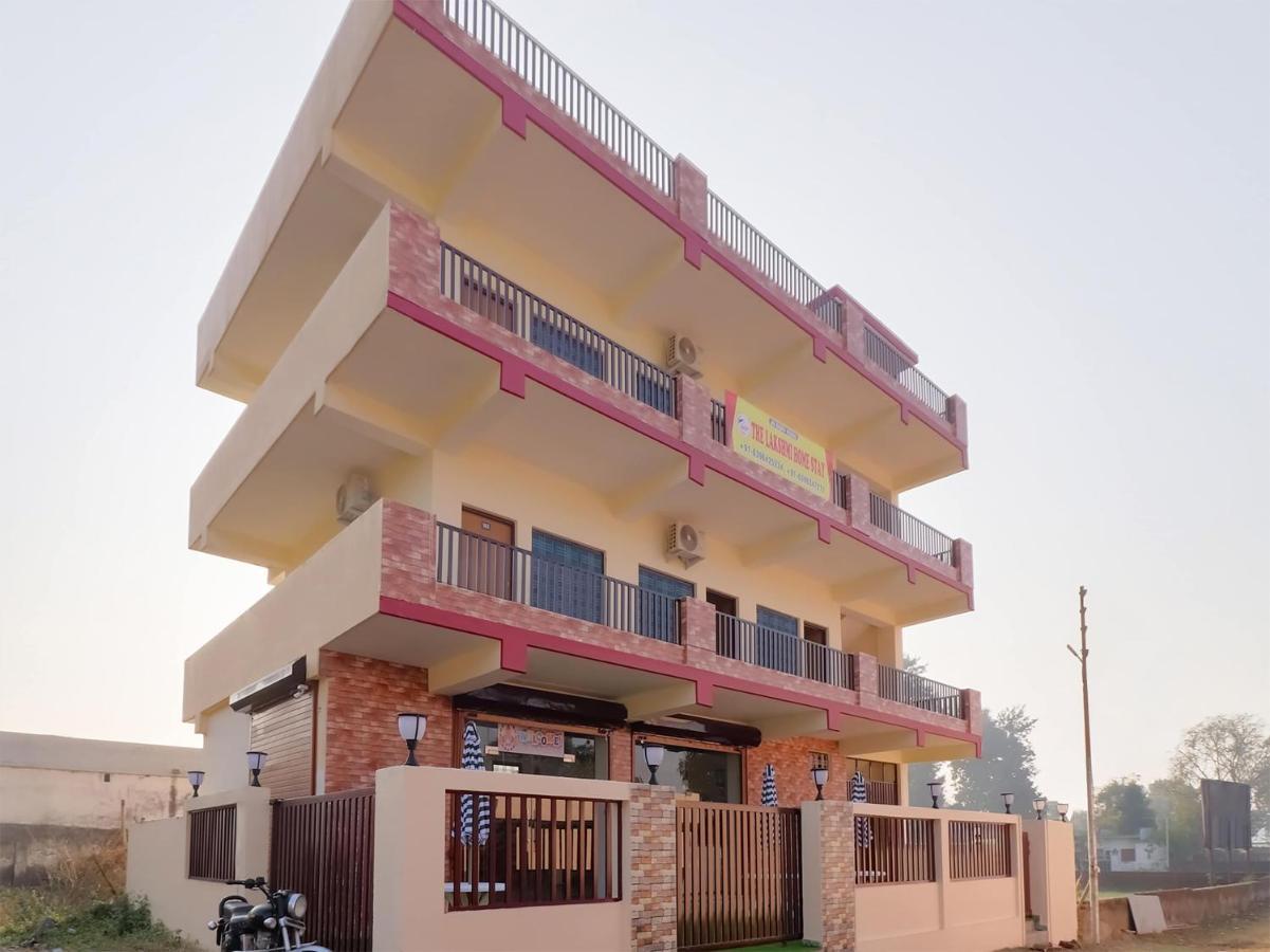 Oyo 84661 Lakshmi Home Stay Jhajra Bagian luar foto